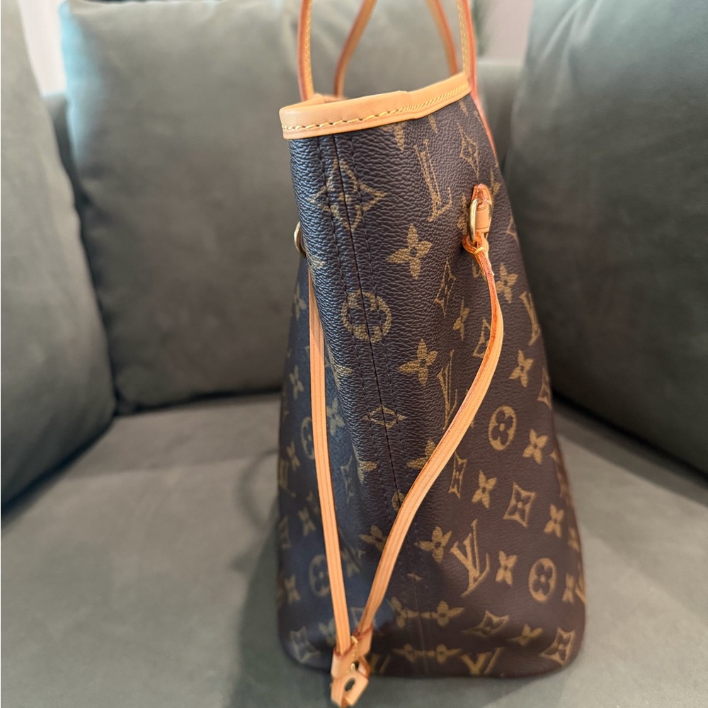 Louis Vuitton Monogram Canvas Neverfull MM - Picture 4 of 13